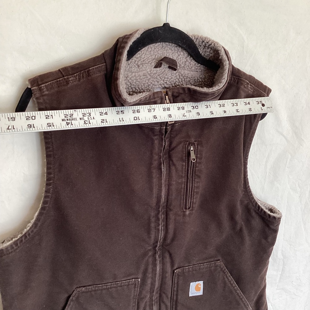 Carhartt Washed Duck Sherpa-Lined Mock Neck Vest in dark brown - Picture 5 of 10